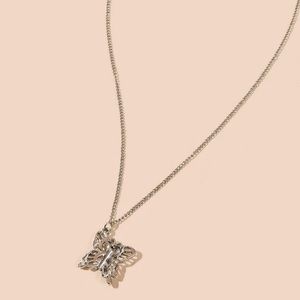 🦋 NWOT Gorgeous butterfly charm necklace